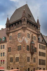 Fototapeta na wymiar Das Nassauer Haus ist der letzte Wohntürme in Nürnberg