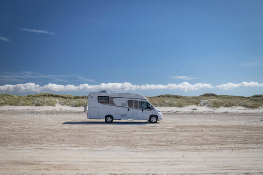 Wohnmobil am Sandstrand