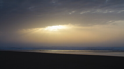 Coucher de soleil sur la plage de Moliets-et-Mâa, en période hivernale