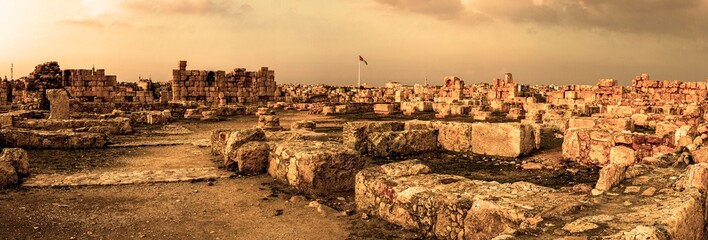 ساحة  جبل القلعة - عمان - الاردن- Amman castle stones- Jordan