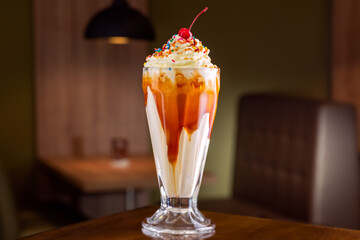  Sorvete Sundae com cereja 