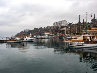 Fototapeta na wymiar boats in the antalya harbor
