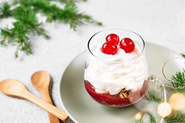 Cranberry granola parfait for xmas healthy dessert idea. Greek yogurt with granola and jam for christmas healthy breakfast.