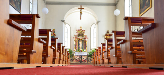 Innenansicht der Pfarrkirche Fontanella im Großen Walsertal in Vorarlberg, Österreich