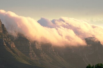 Tafelberg in Kapstadt unter Wolken