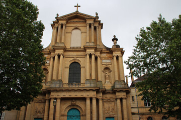Fototapeta na wymiar saint-vincent basilica in metz (france)