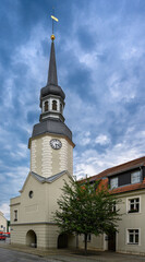 Turm des denkmalgeschützten historischen Rathauses von Spremberg, Blick von Westen
