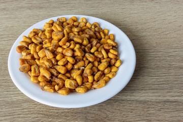 Roasted corn kernels in a plate on the table