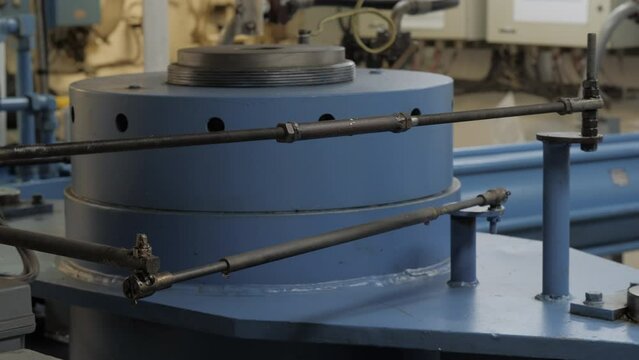Linkage rod of rudder angle transmitter on steering gear of vessel