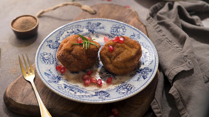 Rabanadas poveiras with sugar and cinnamon