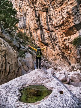 Escursionista nel Canyon a Gorropu, Sardegna.