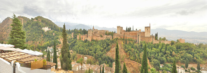 Obraz premium View of the Alhambra castle in Granada, Spain
