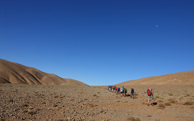 La grande traversée de l’Atlas au Maroc, 18 jours de marche. Randonnée à travers les villages de Tighza, de Telouet et de Tinzazmine 