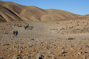 Fototapeta na wymiar La grande traversée de l’Atlas au Maroc, 18 jours de marche. Randonnée à travers les villages de Tighza, de Telouet et de Tinzazmine 