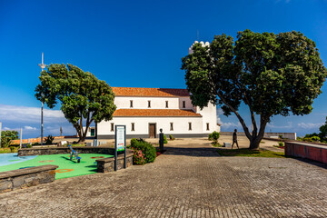 Fototapeta na wymiar Durch die wunderschöne Landschaft Madeiras mit einem fantastischen Blick auf den Atlantik - Madeira - Portugal 