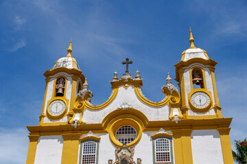 Fcahada da Igreja de Santo Antônio, em Tiradentes, estado de Minas Gerais, Brasil - obrazy, fototapety, plakaty