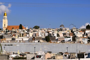 Igreja e cemitério no Paraná