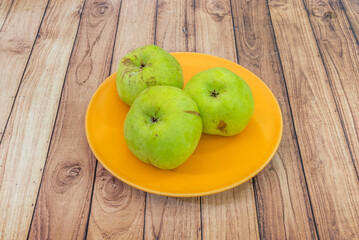 Pippin is a variety of apple and characterized by a fairly large size, a rounded and somewhat flattened shape, with an intense sweet-sour flavor and a greenish or yellow skin with specks