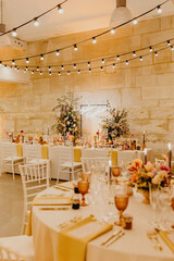 Salle de réception de mariage magnifiquement décorée