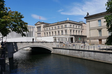 Obraz premium Brücke vor Museumsinsel Berlin
