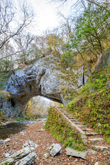 Fototapeta premium 落葉直後の雄橋 広島県庄原市 Onbashi Bridge just after the leaves have fallen. Hiroshima Prefecture, Shobara City.