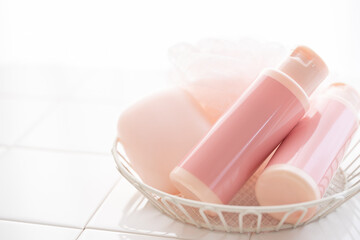 スキンケア　基礎化粧品　洗顔　クレンジング　化粧水　ピンク