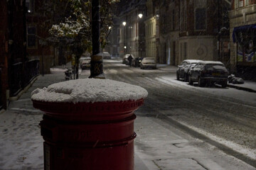 Fototapeta na wymiar London in snow at night in December 