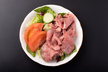 ローストビーフとトマトのサラダ