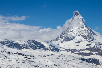 Fototapeta na wymiar snow covered mountains Matterhorn