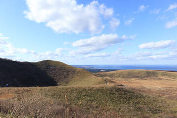 秋田県男鹿半島　寒風山からの眺め　12月　青空と海