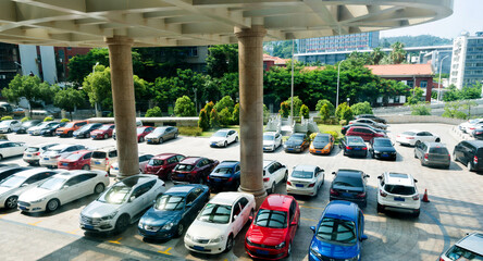 Many cars in a parking lot from above © xy