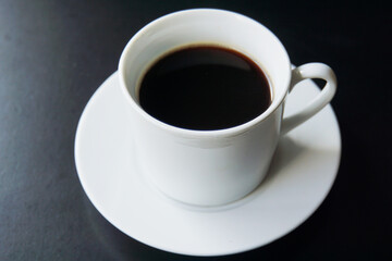 ブラックコーヒーと黒背景