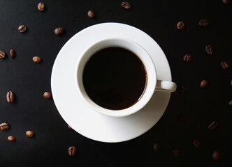 上から見た珈琲とコーヒー豆