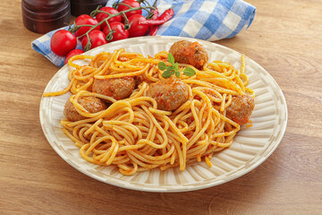Spaghetti with meatball in tomato sause