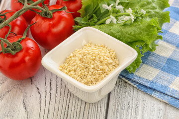 Raw sesame seeds in the bowl