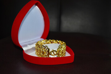 gold, necklace, jewelry, fashion,