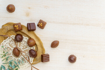 バレンタインチョコのナチュラルな木目背景