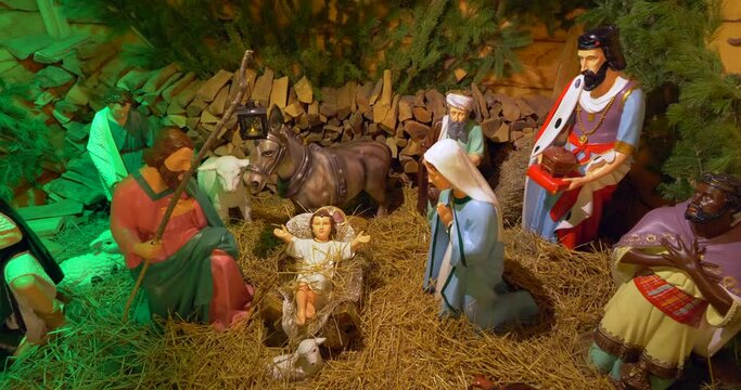 Weihnachtskrippe auf dem Christkindlmarkt am Rindermarkt, M&uuml;nchen, Deutschland, Europa