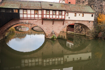 Romantisches Nürnberg; Mittelalterliches Henkerhaus über der Pegnitz
