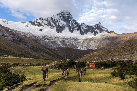Cumbre de la Cordillera Blanca, Parque Nacional de Huascar&aacute;n, Per&uacute;
