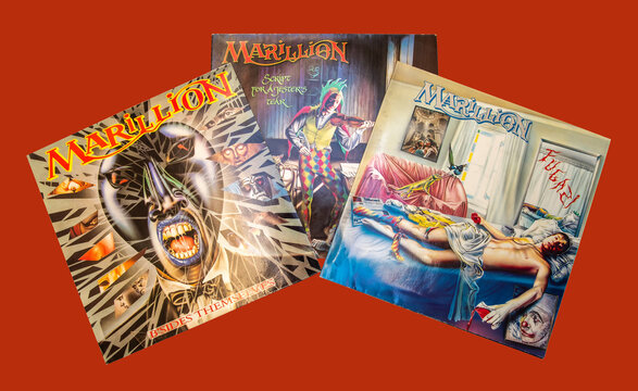 Marillion-Alben - Original-Vinyl-Albumcovers - Fugazi 1984 ,Script For a Jester's Tear Album 1983, B'Sides Themselves Album 1988