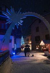 stella natale piazza città atmosfera natalizia 