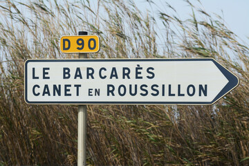 Panneaux de directions : Le Barcarès, Canet en Roussillon, Pyrénées orientales, Roussillon, Occitanie, France. - obrazy, fototapety, plakaty