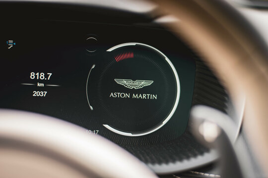 Aston Martin DBX
