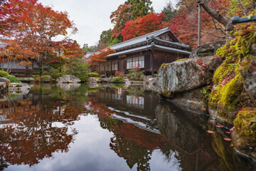 Fototapeta na wymiar 滋賀 百済寺 本坊庭園の秋景色