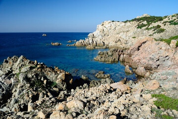 La costa tra la spiaggia di Rena Maiore e la spiaggia di La Niculina