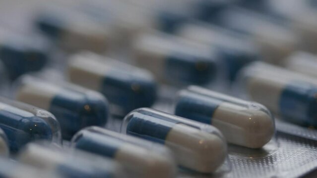 blue-white capsules rotate in a circle