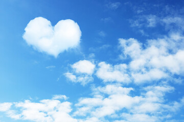 Naklejka na ściany i meble a cloud in the sky in the shape of a heart