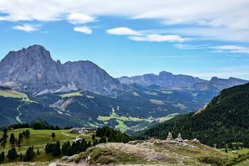 Fototapeta na wymiar Panorama vom Gipfel des Col Raiser mit Blick den Langkofel in den Dolomiten, in Santa Cristina, Valgardena, Bozen, Südtirol Italien