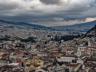 Ciudad de Quito desde la Basílica del Voto Nacional